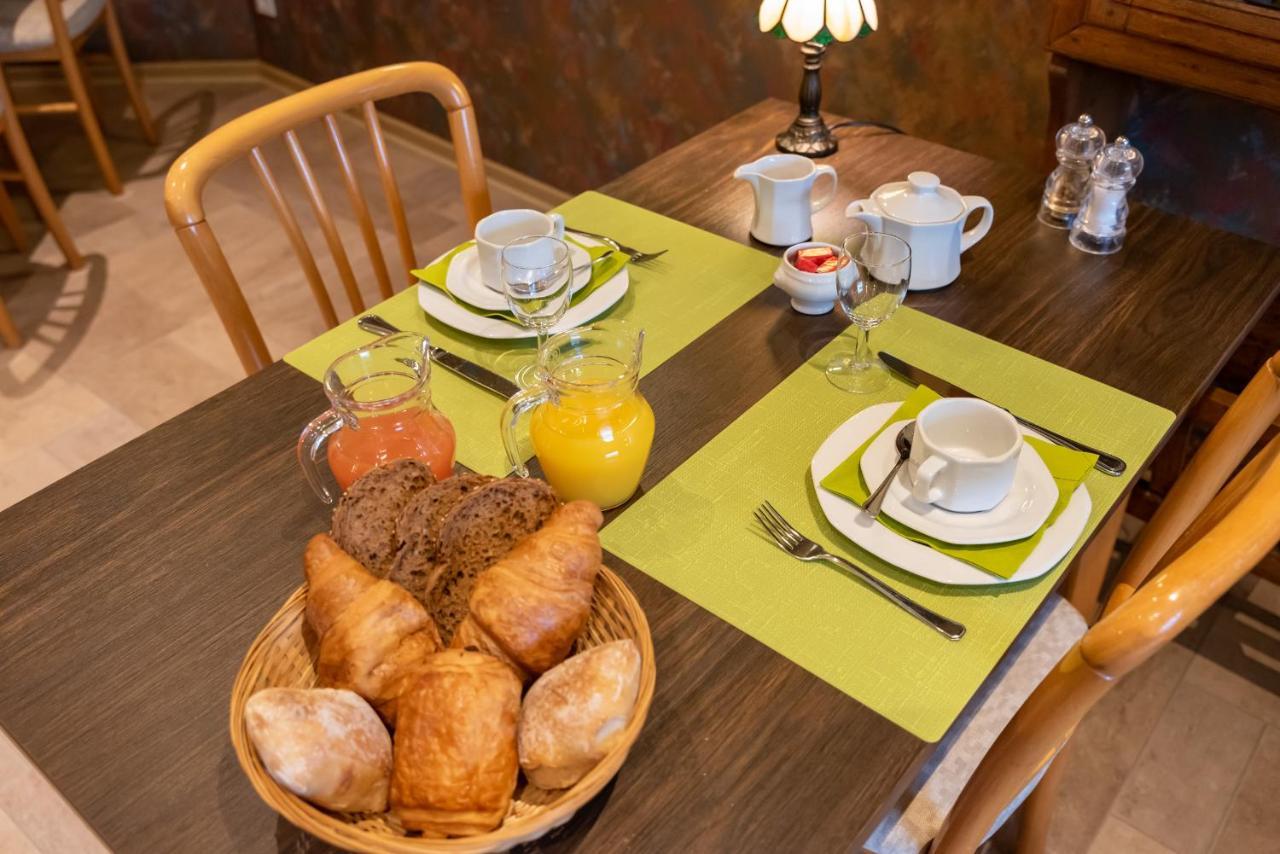 Hotel Le Cor De Chasse เซนต์-ฮิวเบิร์ต ภายนอก รูปภาพ