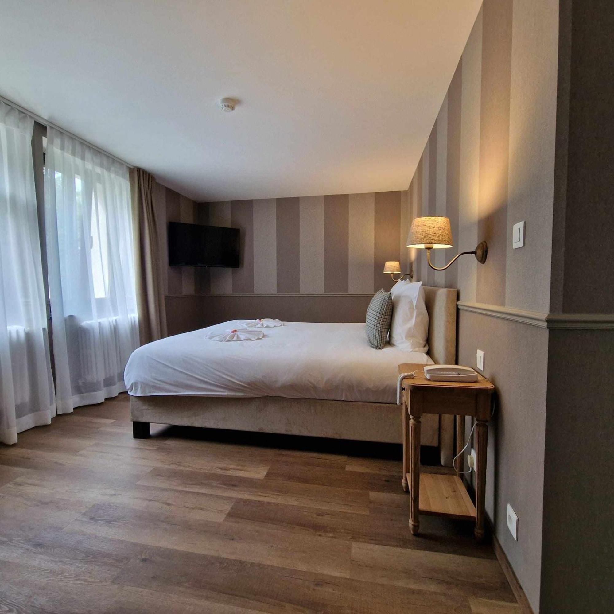 Hotel Le Cor De Chasse เซนต์-ฮิวเบิร์ต ภายนอก รูปภาพ